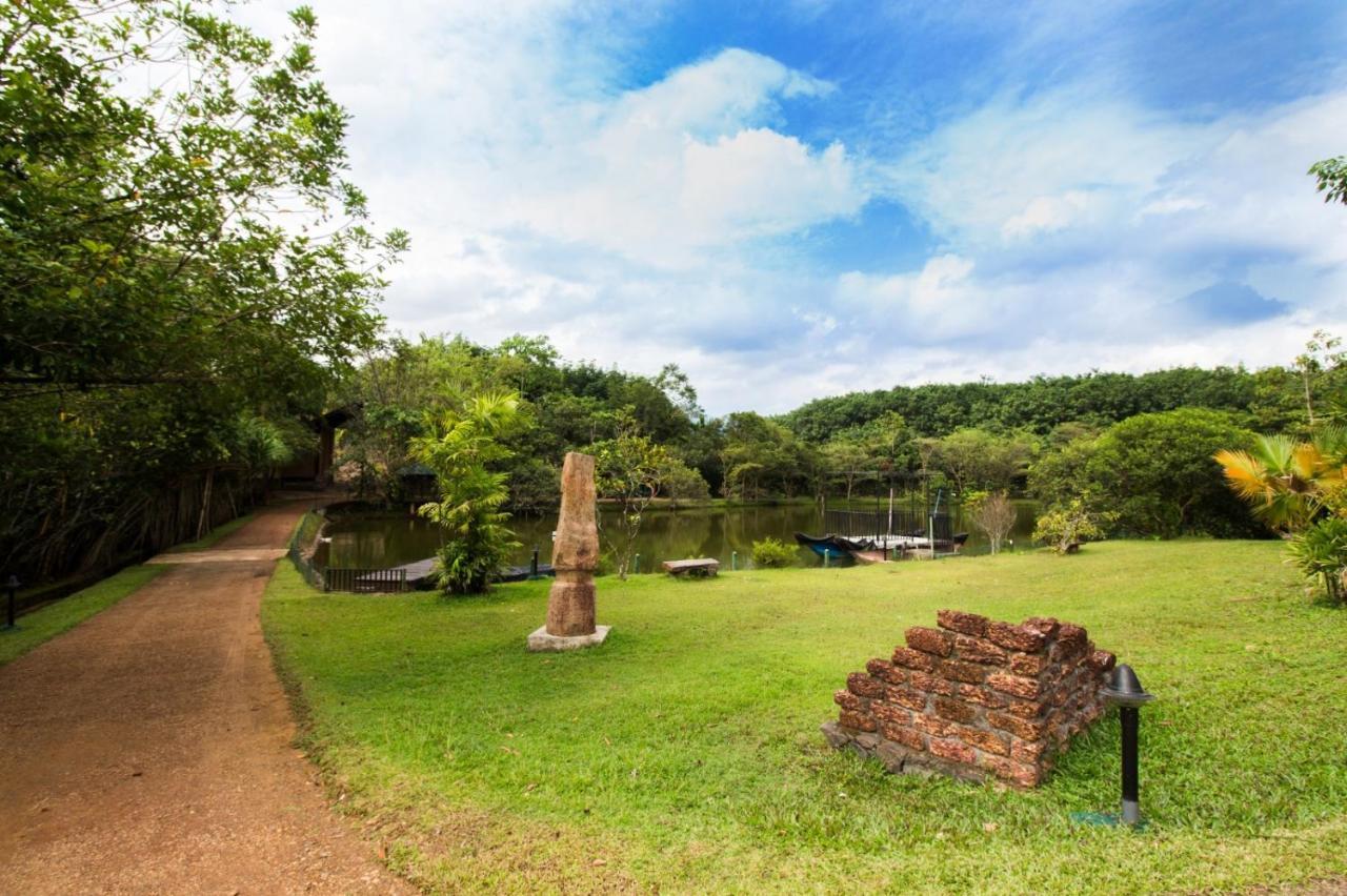 Lake Serenity Resort & Spa Kuruwita Exterior photo